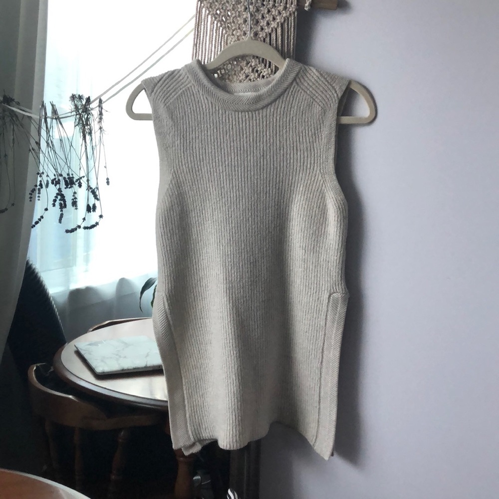 Wilfred Palmier Cream sleeveless knit sweater